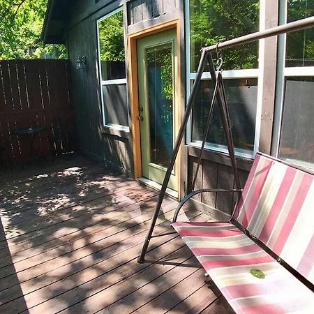 Chateau Treehouse #11 @ Oak Crest Cottages And Treehouses ユリーカ・スプリングス エクステリア 写真