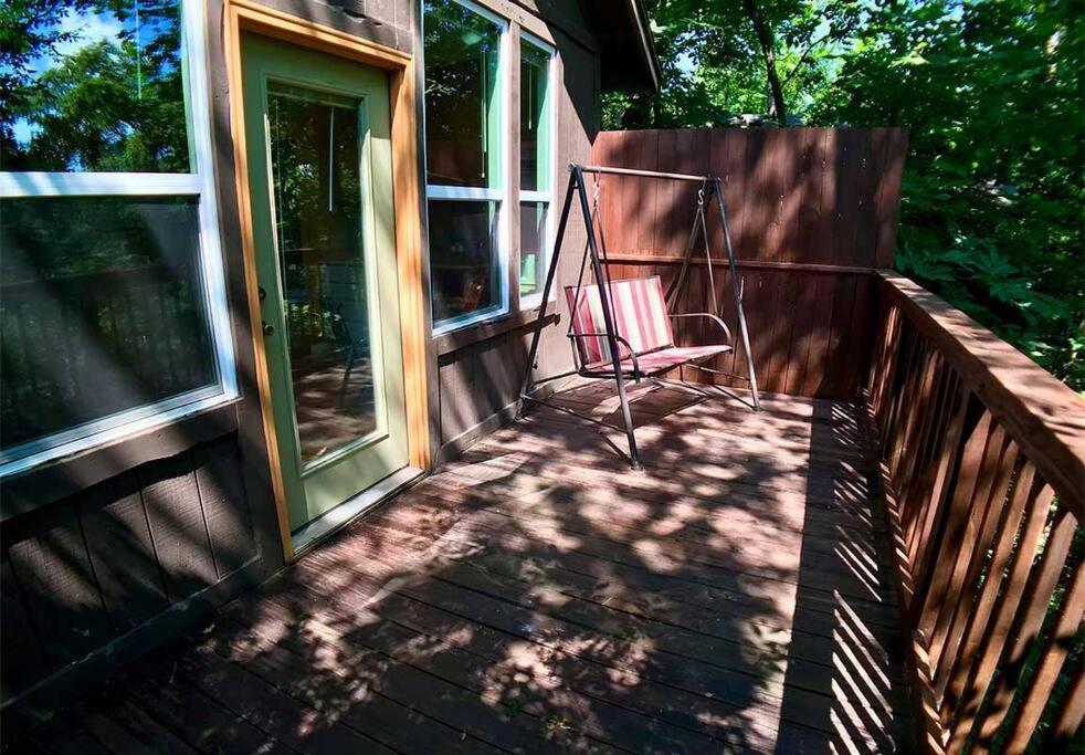 Chateau Treehouse #11 @ Oak Crest Cottages And Treehouses ユリーカ・スプリングス エクステリア 写真
